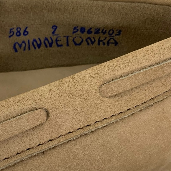 MINNETONKA Size 9 Driving Moccasins Leather Slip On Loafers Beige Tan - Picture 11 of 11